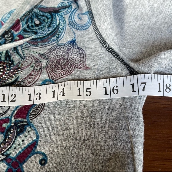 One World Grey Long Sleeve Top Blue Purple Paisley Studs Boho Casual size small - Picture 14 of 15